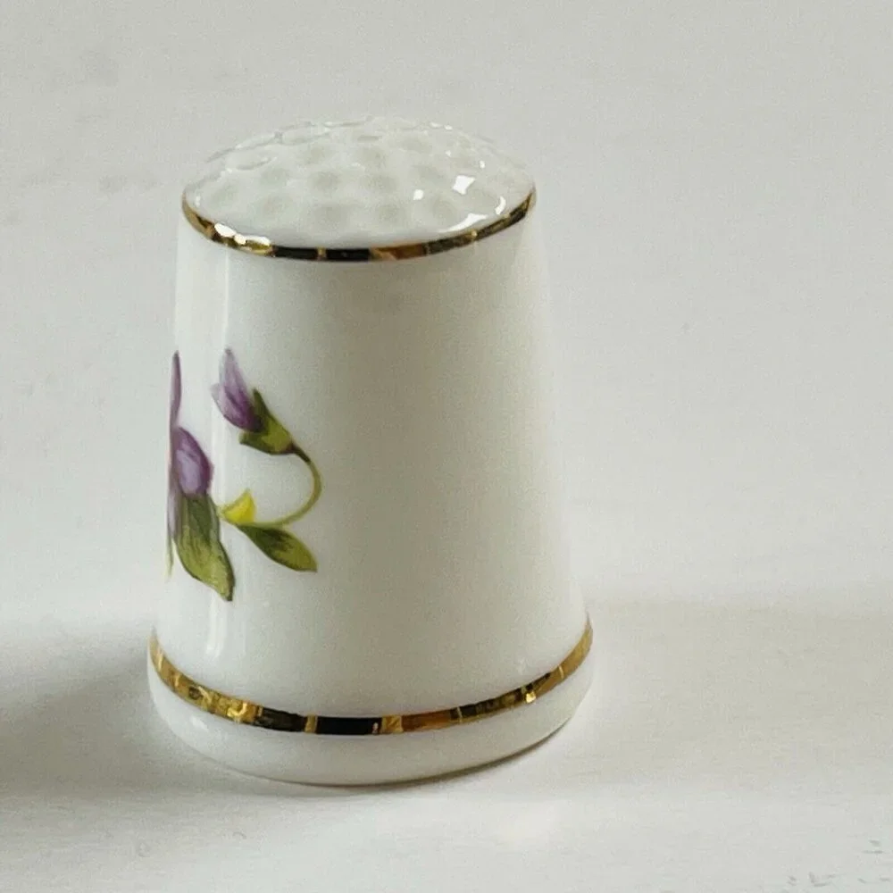 Vintage‎ Floral Porcelain Thimble Bone China Gold Trim Purple Green